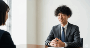 就活の場でくせ毛はNGですか？